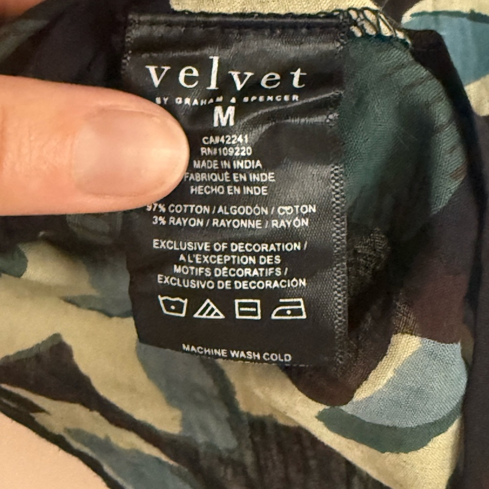 Velvet blouse 👚 - Picture 3 of 3